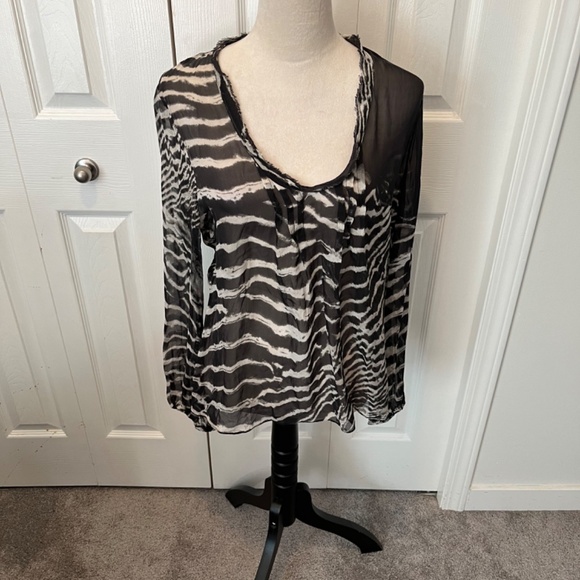 Elie Tahari pure silk size M top - Picture 4 of 15